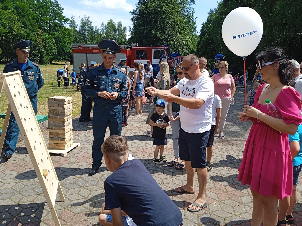 Праздник безопасности прошел в честь Дня города Кобрина | Новости |  Кобринский райисполком